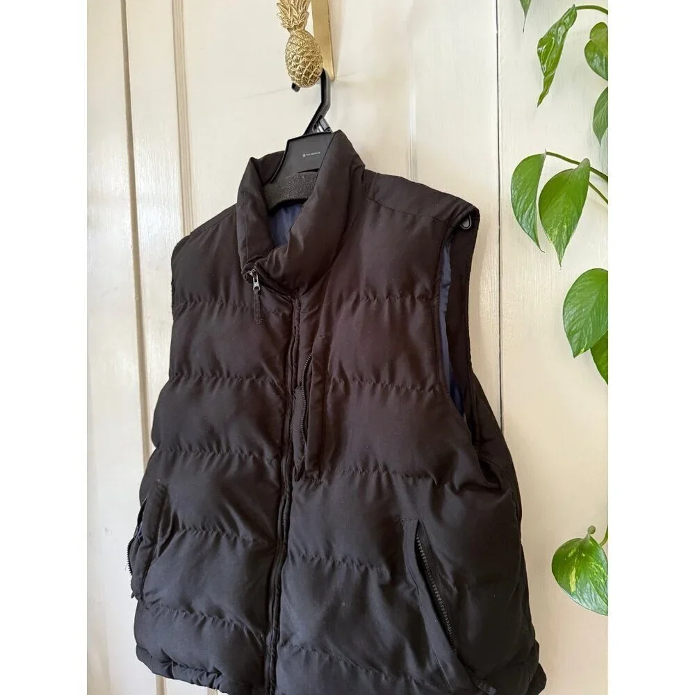 St John’s Bay men’s size large black vest